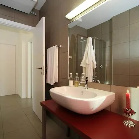 3 Bedroom Maggiore Vacation Apartamento Maccagno